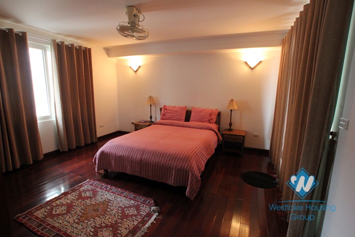 Beautiful house for rent in Westlake area, facing to the lake